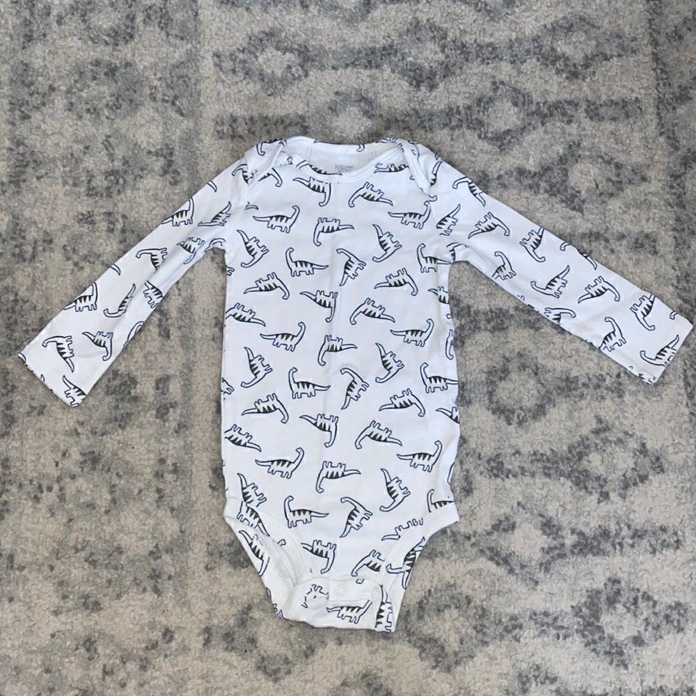 Carter’s Dinosaur 🦕 One Piece Longsleeve 24 Month White